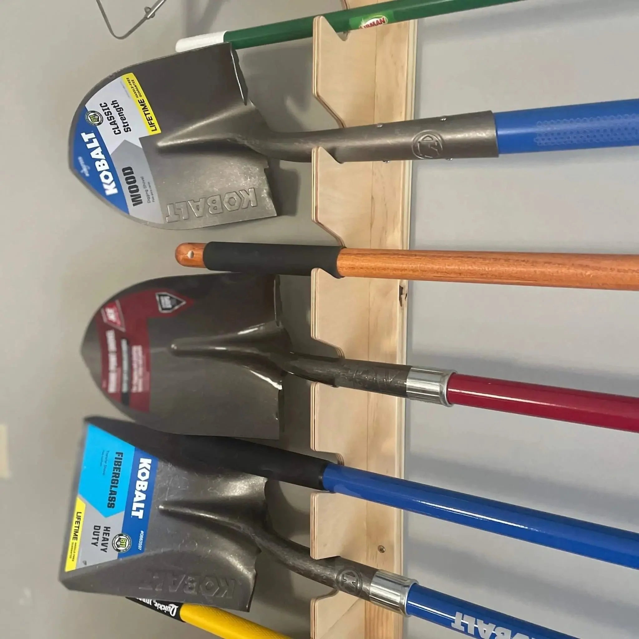 Wandhalterung für Gartenwerkzeuge – Garage